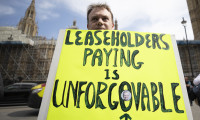 Londra'da kiracılar hükümeti protesto etti