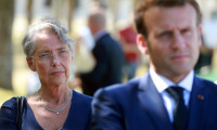 Fransa'da yeni başbakanı  Macron döneminin kronik sorunları bekliyor