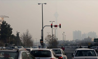 Tahran'da hava kirliliği yine okulları tatil ettirdi