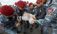 Ermenistan yine karıştı: 100'den fazla gözaltı