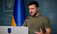 Zelenskiy: Mariupol'e girişi askeri yöntemlerle sağlamak imkansız