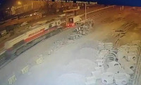 Freni arızalanan lokomotif, işçilere çarptı