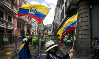 Ekvador'da protestocular Kongre binasına girmeye çalıştı
