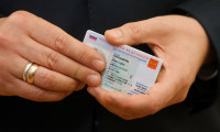 Rusya çipli pasaport projesini askıya aldı