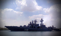 2 Rus savaş gemisi Cezayir limanına demirledi
