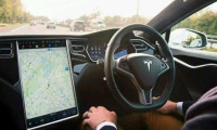 Otopilot Tesla kaza yaptı: 1 ölü