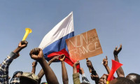 Burkina Faso'da Fransa karşıtı gösteri: Rusya bayrakları açıldı