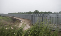 Yunanistan sınırdaki duvarı 80 kilometre daha uzatacak