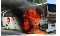 Denizli'de otobüs alev aldı, yolcular son anda kurtuldu