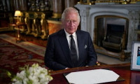İngiltere Kralı resmi olarak 3. Charles ilan edildi