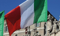 İtalya'da yeni dönemin kapıları aşırı sağa açılıyor