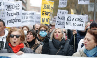 Madrid'de grevdeki sağlıkçılara destek için büyük gösteri