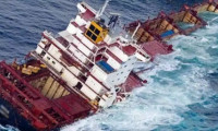 Japonya'da 22 mürettebatlı kargo gemisi battı