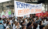Fransa'da greve giden doktorlar sorumsuzlukla suçlandı