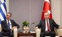 Erdoğan, Yunanistan Başbakanı Miçotakis'le görüştü