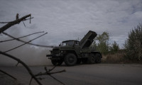 Ukrayna, Donetsk bölgesinde çok namlulu roketatarla saldırıyor
