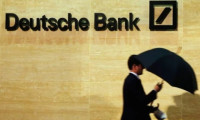 Deutsche Bank'ın karı beklentiler kadar sert düşmedi