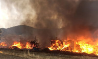 Tosya'da büyük yangın: 40 ev yandı