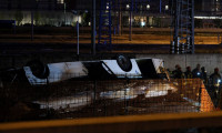 Yolcu otobüsü köprüden düştü: 21 ölü
