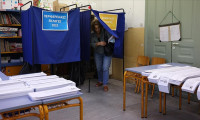 Yunan halkı yerel seçimler için sandık başında