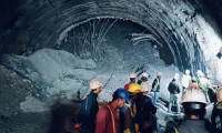 Hindistan'da tünelde mahsur kalanlar kurtarılmayı bekliyor