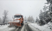Kar yağışı Orhaneli-Bursa kara yolunda ulaşımı engelliyor