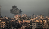 İsrail, El-Fahura Okulunu bombaladı