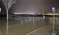 Kocaeli'de deniz taştı: Otoparkı su bastı