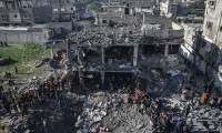 İsrail yine mülteci kampını vurdu