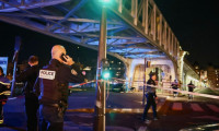 Paris'te bıçaklı saldırı: 1 ölü, 2 yaralı