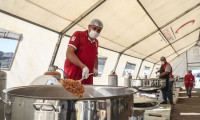 Türk Kızılay: Günde 3 milyon 650 bin kişilik yemek çıkıyor