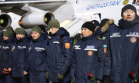 Kazak arama kurtarma ekibi, ülkesinde bayraklarla karşılandı