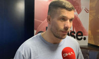 Lukas Podolski’den depremzedeler için bağış