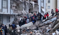 İzmir Valiliği: 2 bin 331 personel deprem bölgesine gönderildi