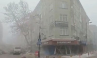 Malatya'da 4 katlı binanın çökme anı