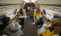 Cumhurbaşkanlığı uçağında depremzede bebekler