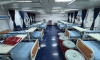 Sancaktar ve Bayraktar hastaneye çevrildi: Gemilerde cerrahi müdahale