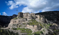 Tarihi Bakras Kalesi depremlerde hasar aldı 