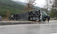Isparta'da yolcu otobüsü devrildi: 8 yaralı