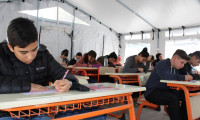 Hatay'da çadır sınıflar kuruldu