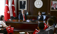 Bakanı Özer, koltuğunu 11 yaşındaki Kaan Can'a devretti