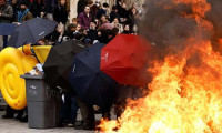 Fransa'da polisler de emeklilik reformuna karşı sokakta