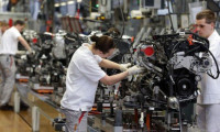 Almanya'da hizmet PMI yükseldi, imalat sanayisi gerildi