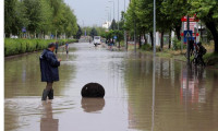 Kayseri'de sağanak; cadde ve sokaklar suyla doldu