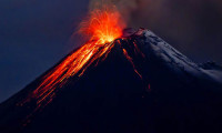 Filipinler'deki Mayon Yanardağı patladı