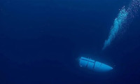 Kaybolan denizaltıyı arama alanında enkaz bulundu