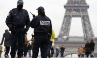 Fransa bir gence şiddet uyguladığı gerekçesiyle 7 polis gözaltına alındı