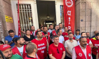 İzmir Büyükşehir Belediyesi işçileri iş bırakma eylemi yaptı