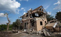 Ukrayna, bir köyü daha kurtardı
