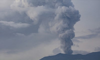 Endonezya'da en yüksek seviyede yanardağ alarmı